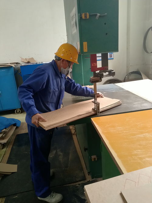 保變電氣絕緣車間改進產品加工方式彰顯工匠精神